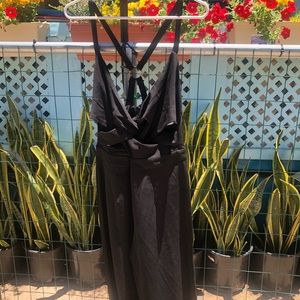 Backless jumpsuit with a seductive style
